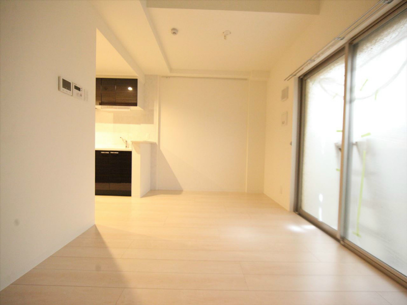 居室・リビング　ＬＤＫ11.1帖　エアコン完備　南面バルコニー