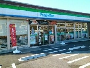 コンビニ　ファミリーマート（コンビニ）まで850m