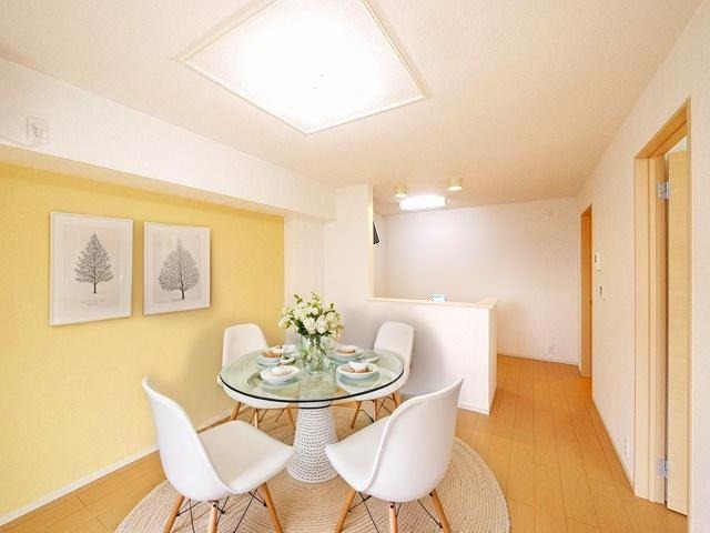 居室・リビング　CGで家具等を配置したもので家具等は含まれません