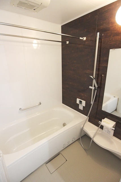 バス・シャワールーム　落ち着いた空間のお風呂です