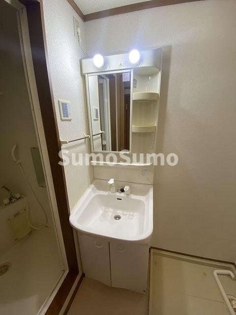 洗面設備　ゆったりとスペースのある洗面所