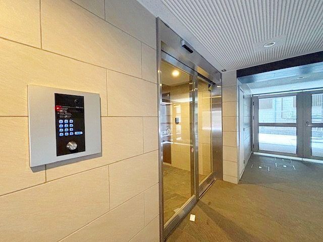 ロビー　エレベータ完備