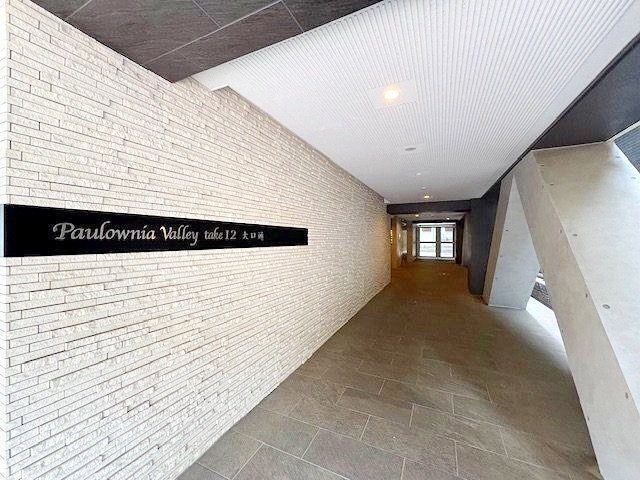 エントランス　東向きです