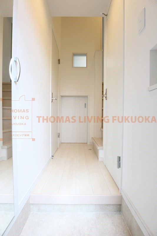 玄関　・同型タイプ参考写真