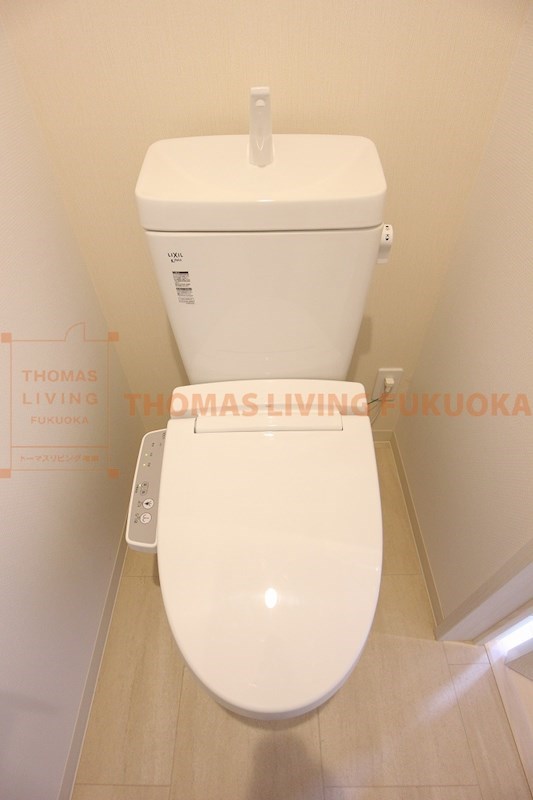 トイレ　・同型タイプ参考写真