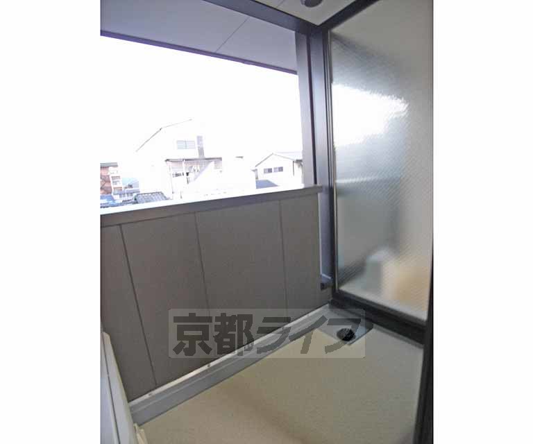 バルコニー　洗濯物を干す小さなお部屋の横にあります
