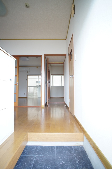玄関　下駄箱がついているので、片付いた玄関をキープできます！
