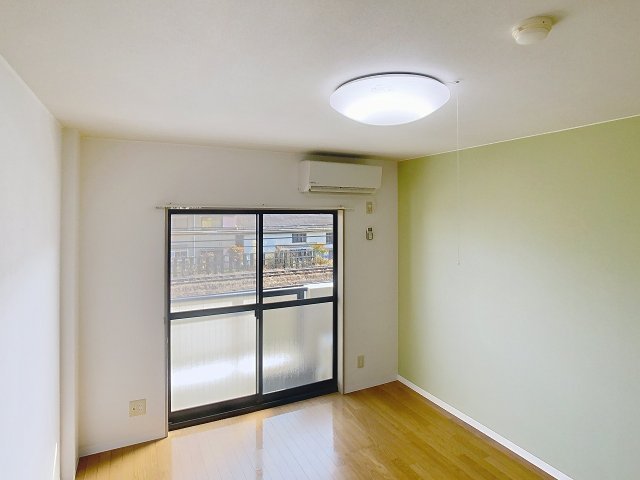 居室・リビング　写真は203号室です。