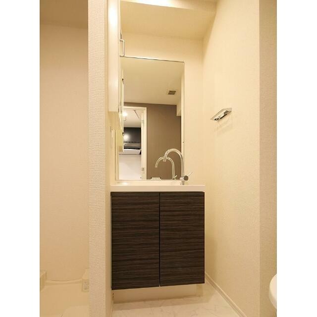 洗面設備　※同仕様写真含む