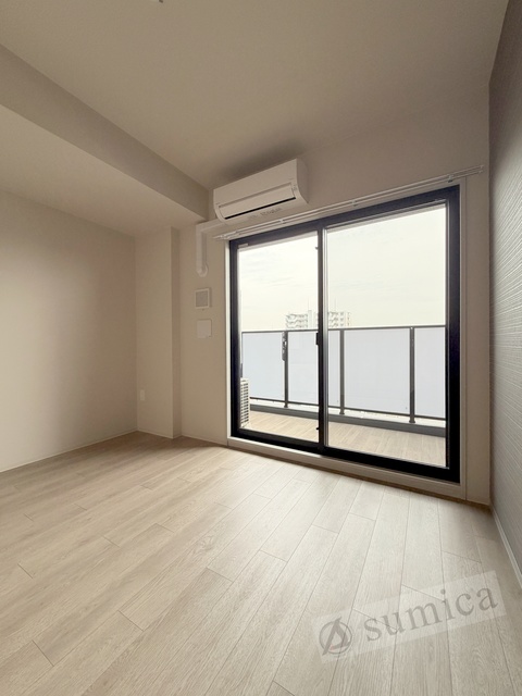 バルコニー　ホワイトベースで明るい内装♪