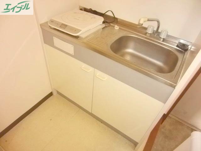 キッチン　同物件、別部屋の写真です