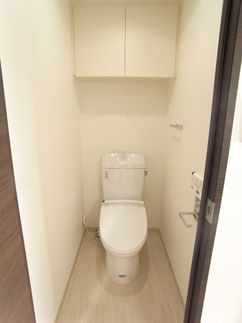 トイレ　バストイレ別で清潔感のある水回り