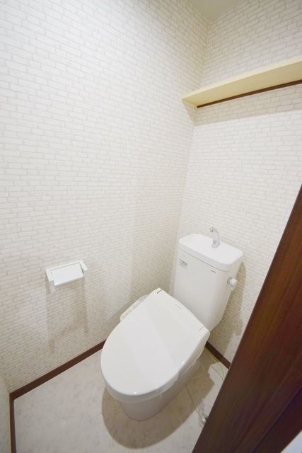 トイレ　★上部棚付き・シャワートイレ★