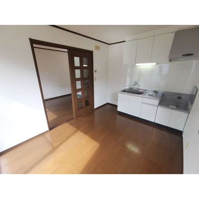 居室・リビング　別号棟の写真となります。