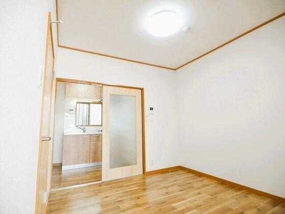 その他部屋・スペース　日当たり良好　写真は同間取り別部屋のもので一部建具等の仕様が