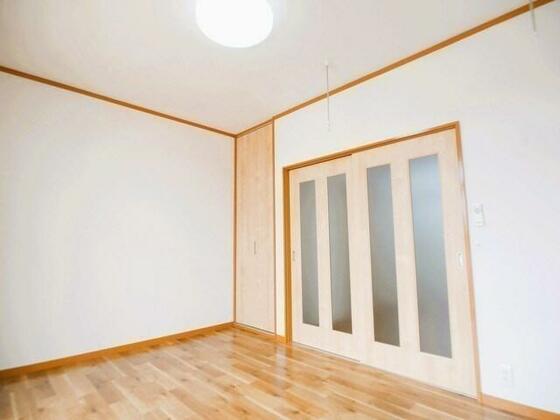 居室・リビング　日当たり良好　写真は同間取り別部屋のもので一部建具等の仕様が