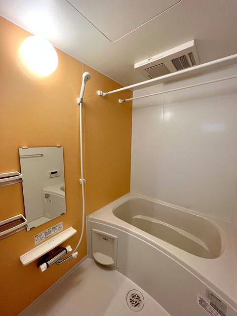 バス・シャワールーム　追焚・浴室乾燥付きのバスルーム