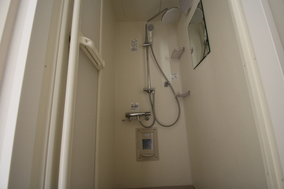 バス・シャワールーム　※別部屋の写真です