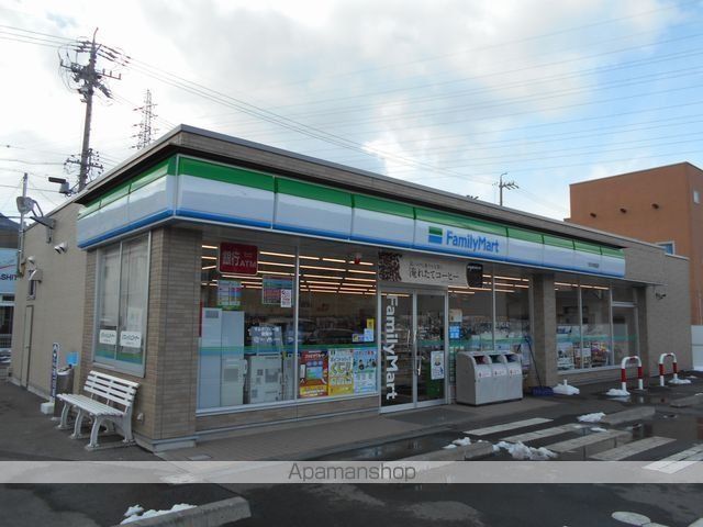 コンビニ　ファミリーマート　ちの本田店（コンビニ）まで690m