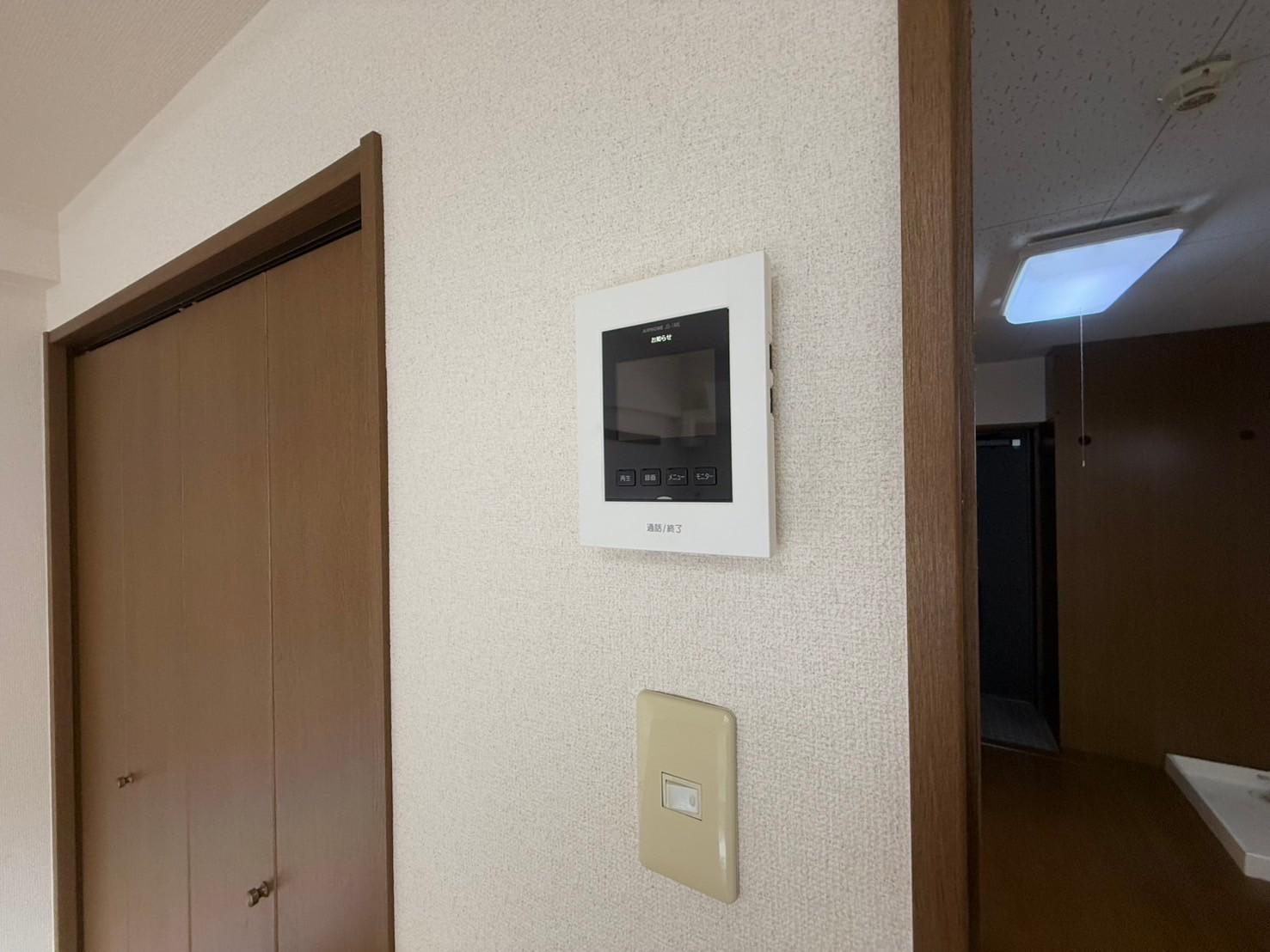 セキュリティ　来客の顔が見えるTVモニターホンです(参考写真)