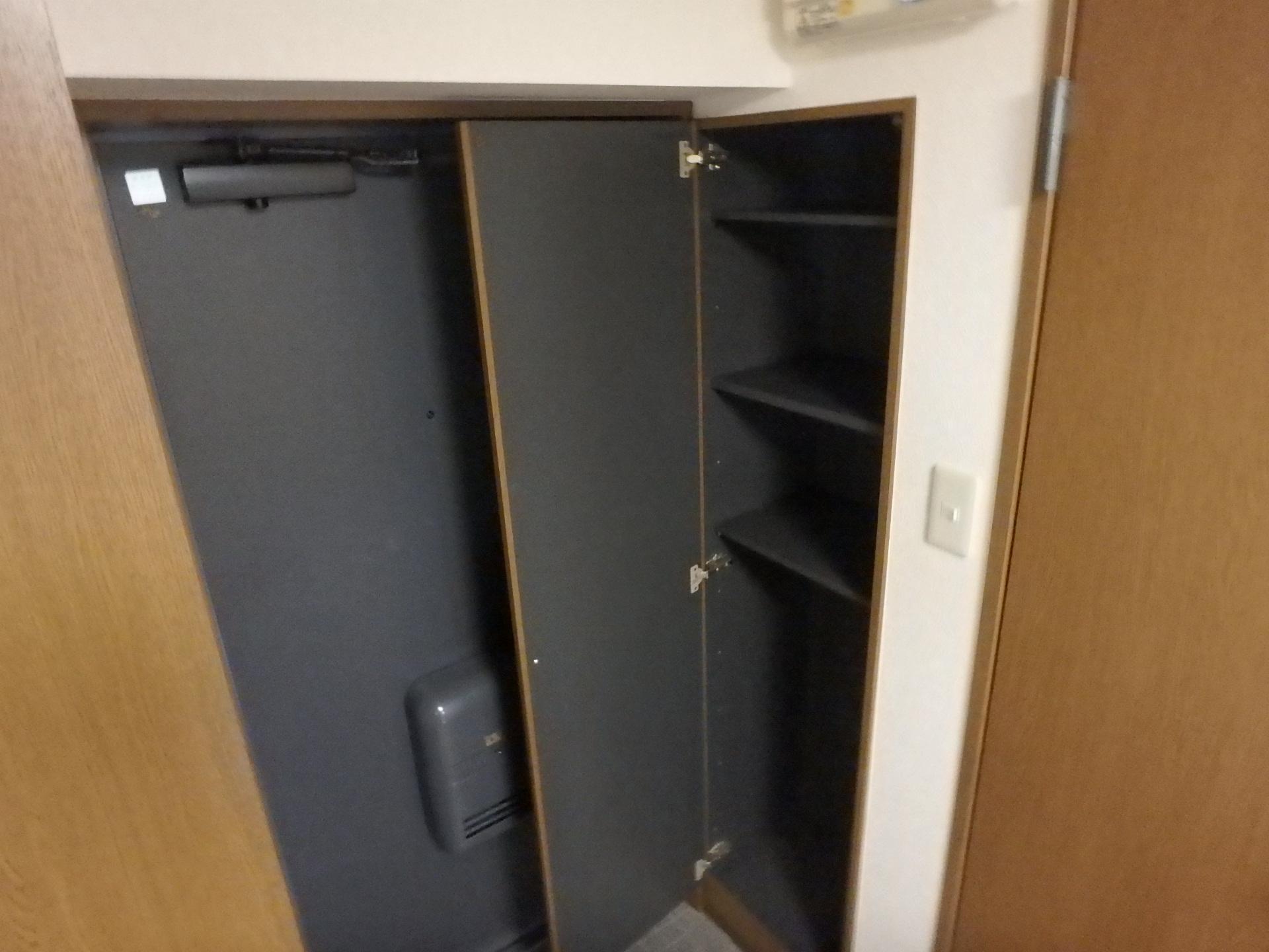 玄関　シューズボックス付きの玄関です(別部屋参考写真)