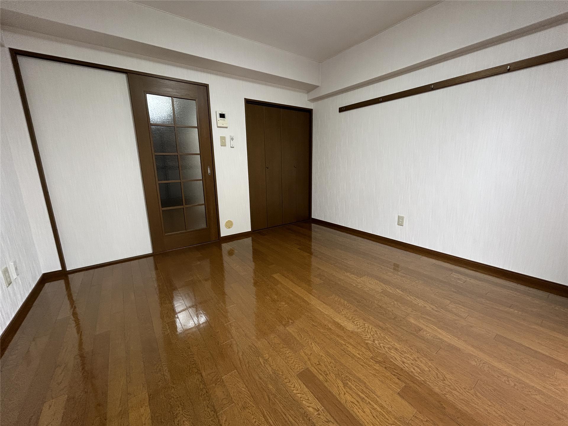 居室・リビング　フローリング８帖の洋室です(別部屋参考写真)