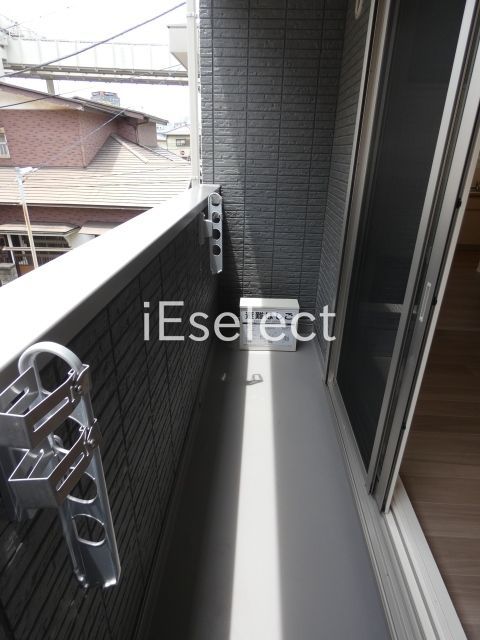 バルコニー　洗濯物を干すには十分なスペースです