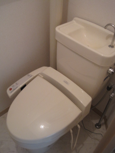 トイレ　人気の高いウォシュレット！！