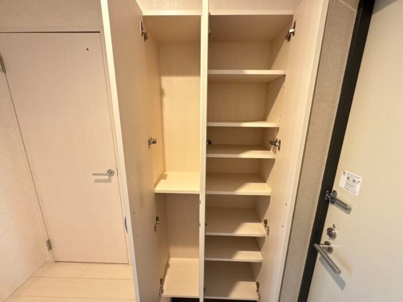 玄関　図面と現状に相違がある場合には現状を優先