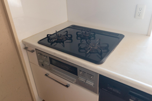 その他設備　ガスの３口コンロです！グリル付き☆
