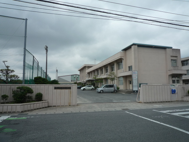 小学校　岡山市立西小学校（小学校）まで273m