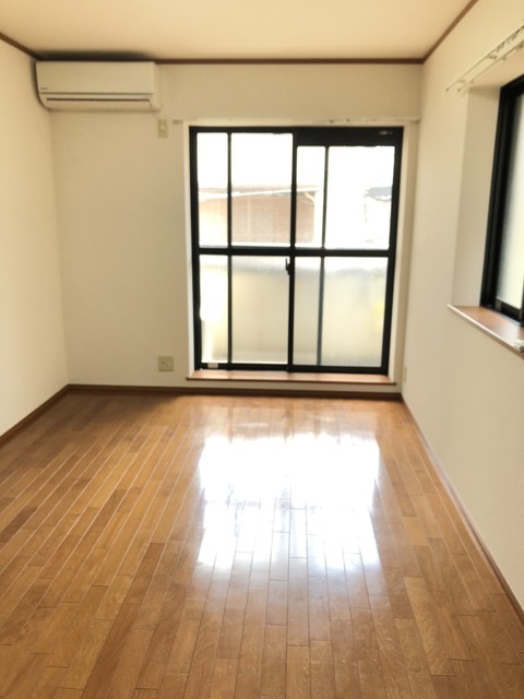 居室・リビング　★明るいフローリングの角部屋です★