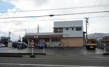 コンビニ　セブンイレブン下越北吉田店（コンビニ）まで850m