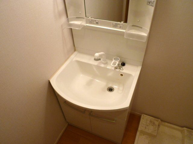 洗面設備　シャンプードレッサーの独立洗面台です。