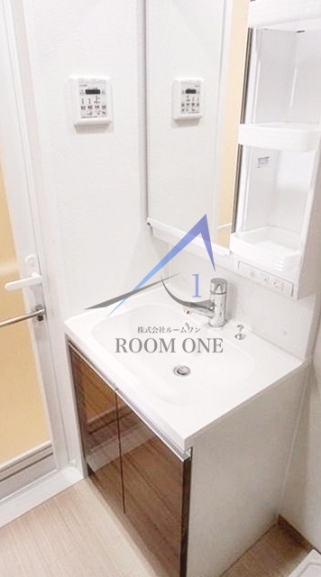 洗面設備　独立洗面台です。