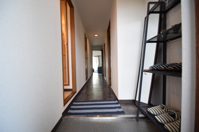 玄関　モデルルーム仕様の為家具は付きません