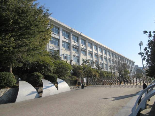 中学校　豊田市立美里中学校（中学校）まで752m