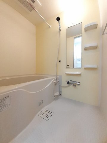 バス・シャワールーム　コンパクトで使いやすいお風呂です