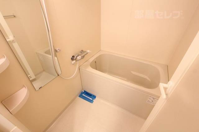 バス・シャワールーム　ゆったりとした浴室