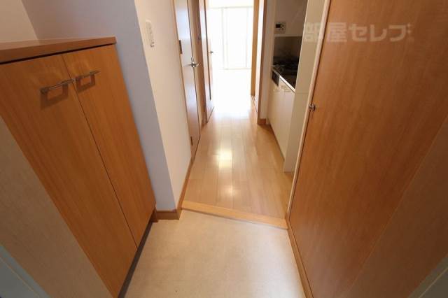 玄関　玄関まわり、広々として使いやすいですよ。