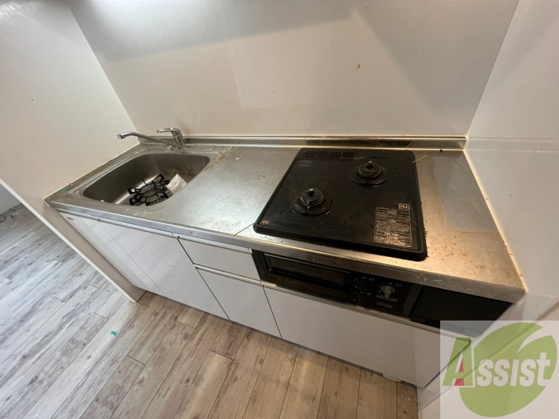 キッチン　システムキッチン完備で２口ついているので料理もできます！