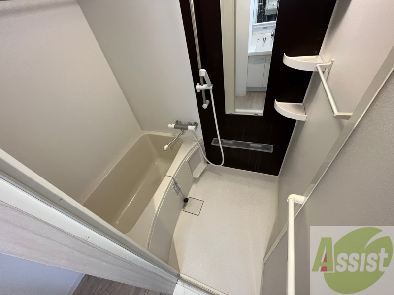 バス・シャワールーム　お風呂になります。一日の疲れを癒してくださいね。