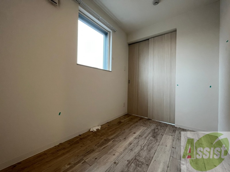 その他部屋・スペース　戸を閉めるとリビングと区切られた寝室にすることができますよ。