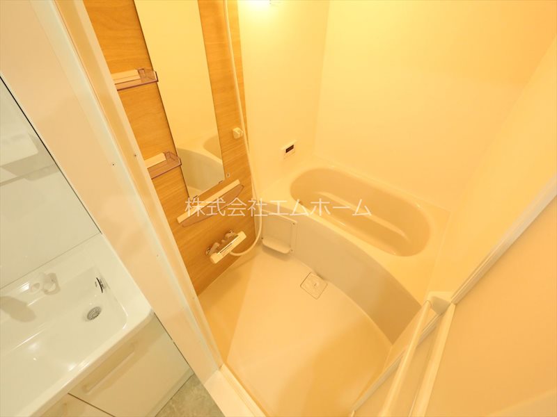 バス・シャワールーム　浴室暖房乾燥機付　追い焚き・オートバス機能付お風呂