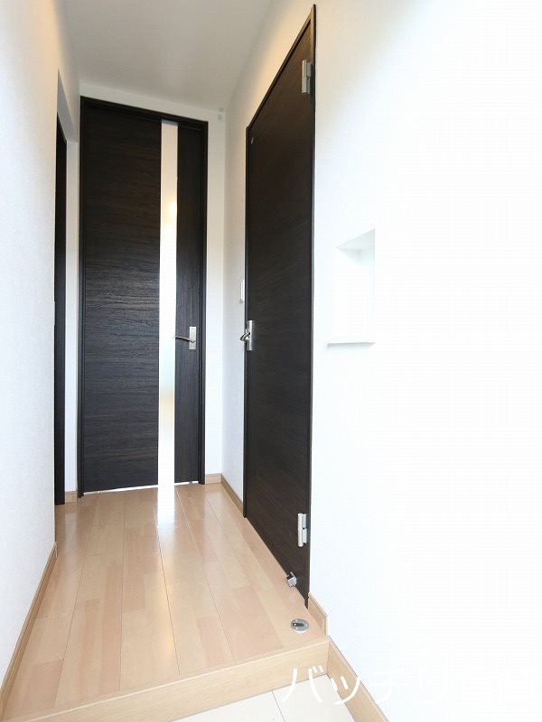 玄関　同型タイプの為、現状を優先いたします