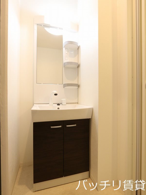 洗面設備　同型タイプの為、現状を優先いたします