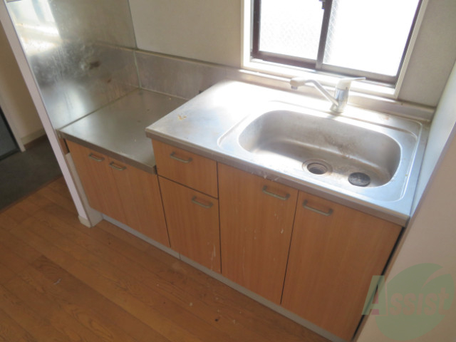 キッチン　調理スペースが確保されていて使いやすそうな印象でした。