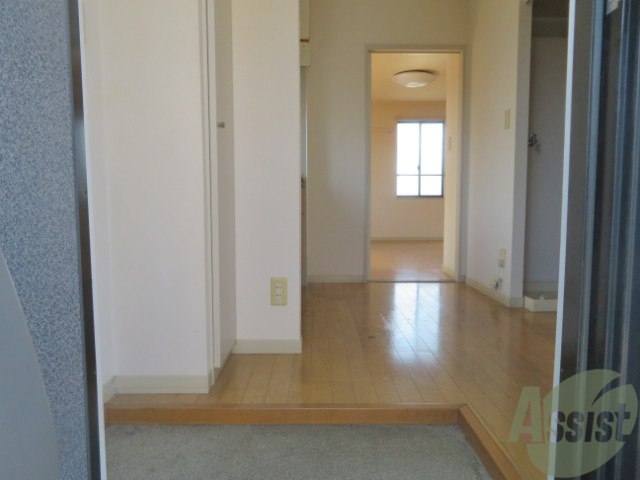 玄関　玄関の様子です。明るい印象ですね。気分もあがりそう。