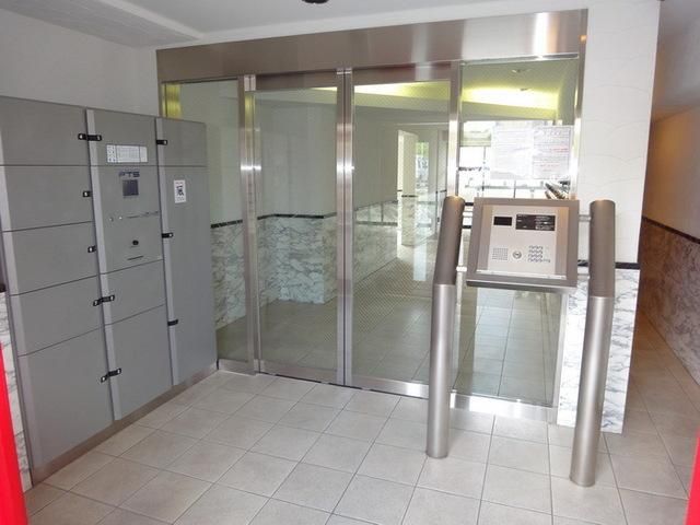 エントランス　オートロック付き