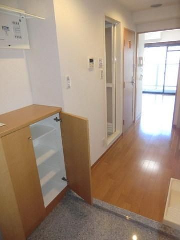 玄関　シューズボックス完備